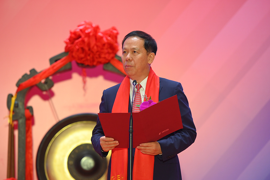 东航集团 董事长、党组书记 刘绍勇先生致辞 上市公司与上交所签订《上市协议书》