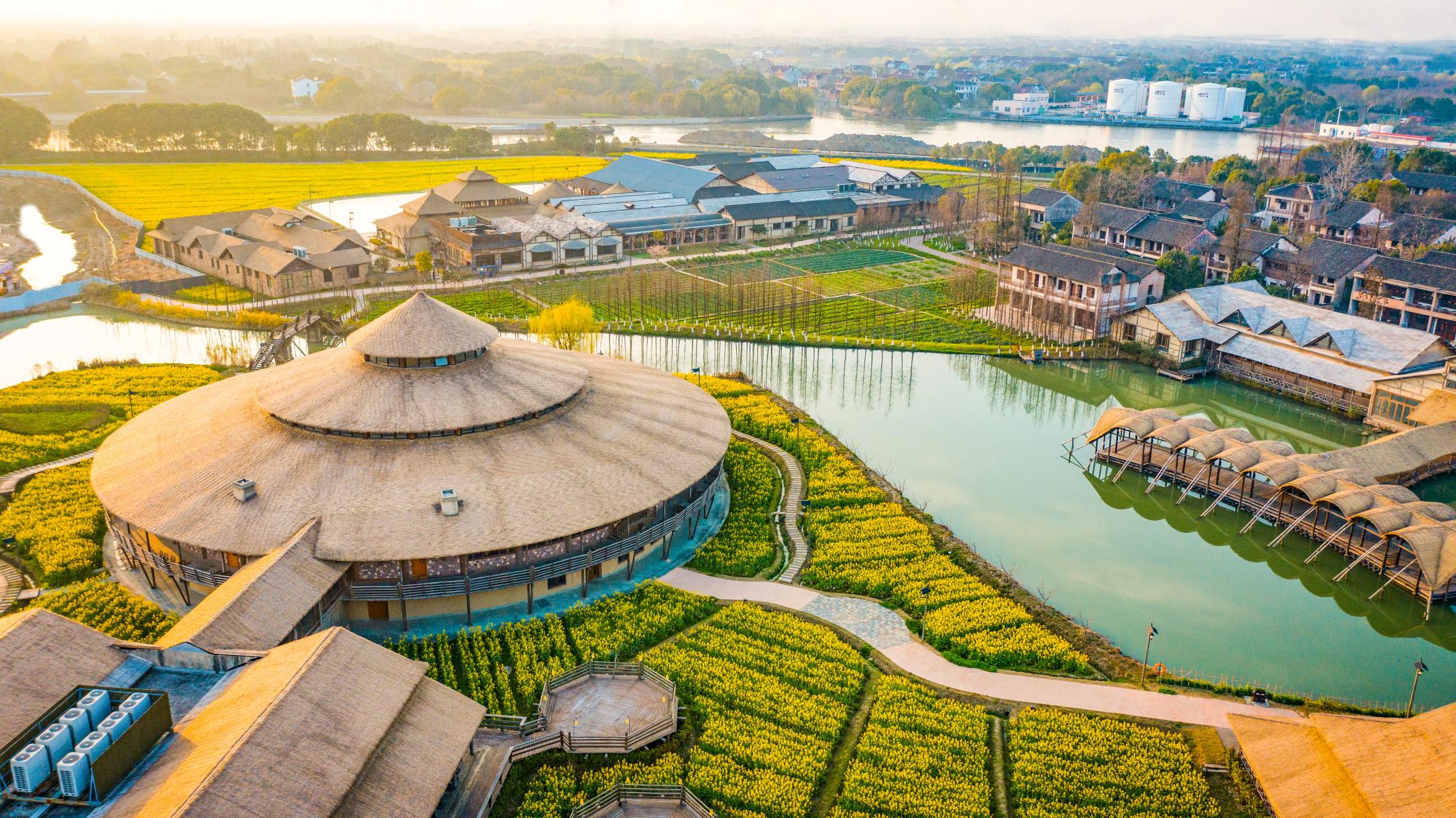 中青旅以“国内一流文旅综合服务商”为战略目标,现有业务包括文旅目的地投资运营管理和文旅综合服务业务。